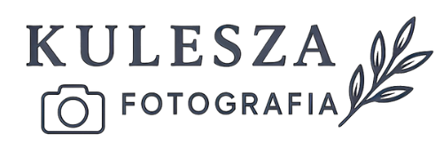 Logo Kulesza Fotografia z ikoną aparatu i gałązką.